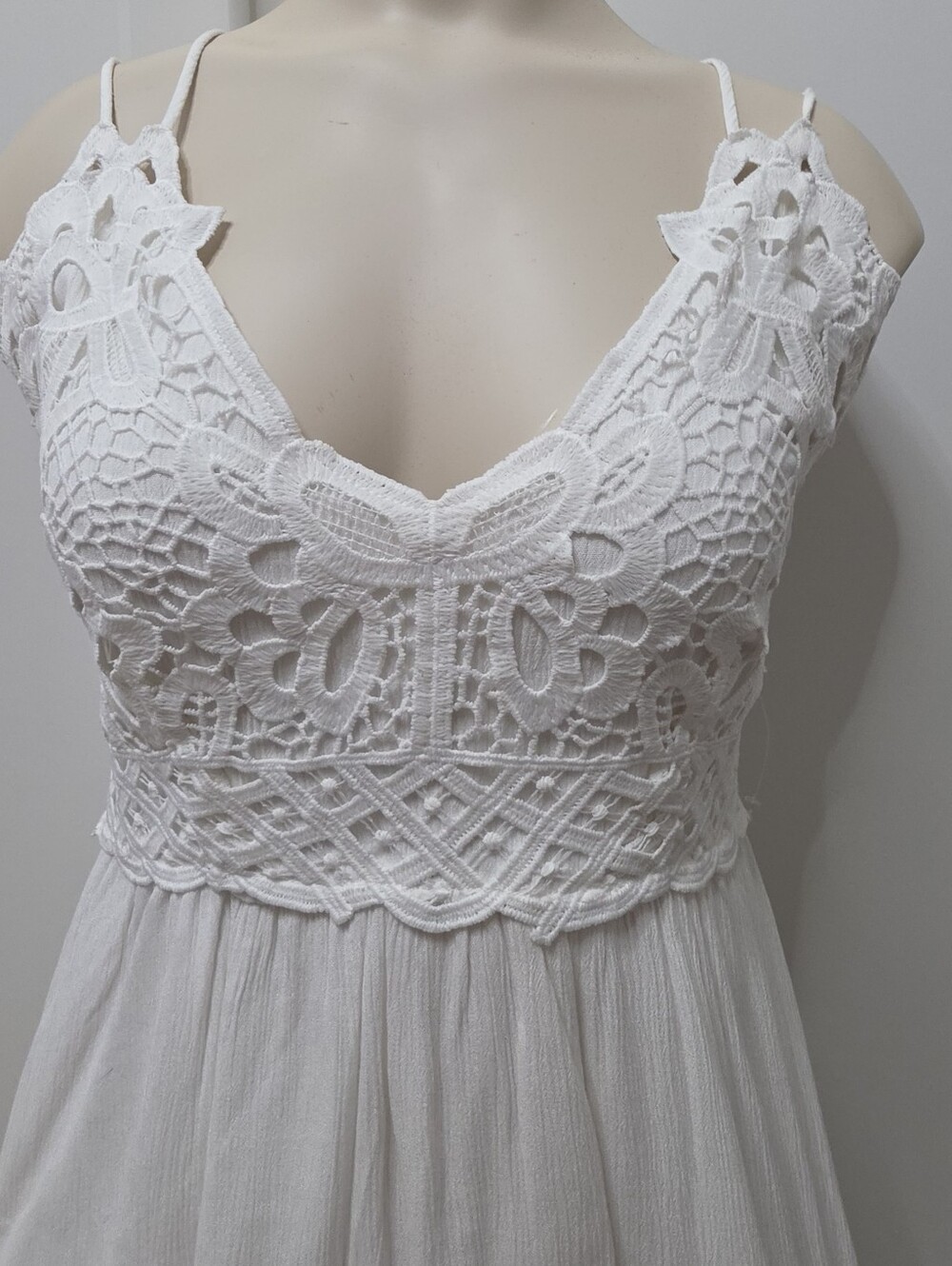 Chelsea & Violet White Lace Bodice Mini Dress Size Small - Picture 2 of 7